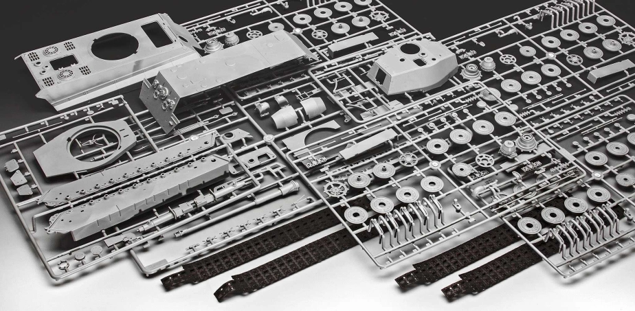 Revell Tiger II Ausf. B (1:35) (súprava)