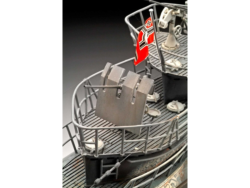 Revell ponorka typ VII C/41 (Platinum Edition) (1:72)