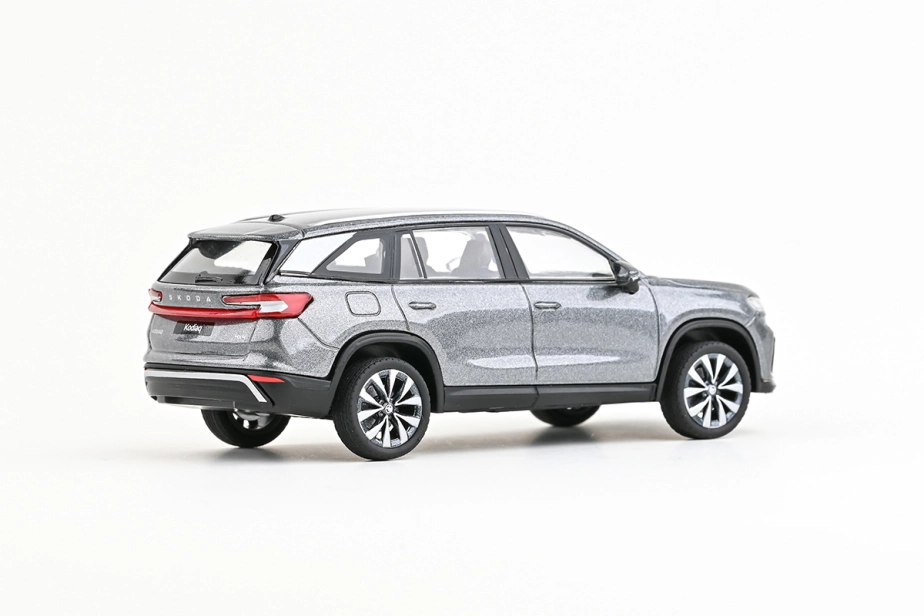 Abrex Škoda Kodiaq II (2023) 1:43 – Sivá Graphite Metalíza