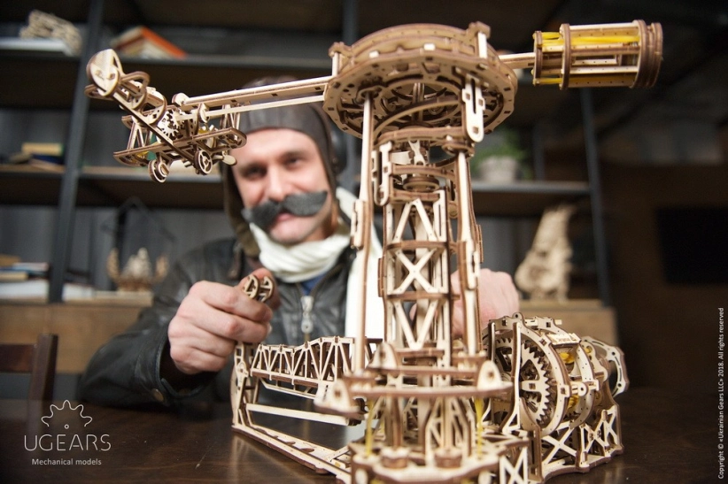 Ugears 3D drevené mechanické puzzle lietajúce stroje