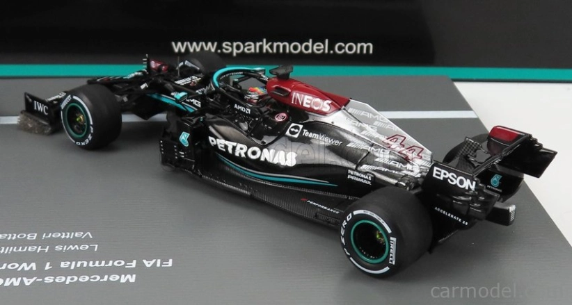 Spark-model Mercedes gp Set F1  2x W12 Mercedes M12 Eq Power+ Team Amg Petronas Motorsport Formula One N 44  + N 77 Abu Dhabi Gp 2021 Lewis Hamilton - Valtteri Bottas - 8 Times World Champion Constructeur 1:43 Černá Zelená
