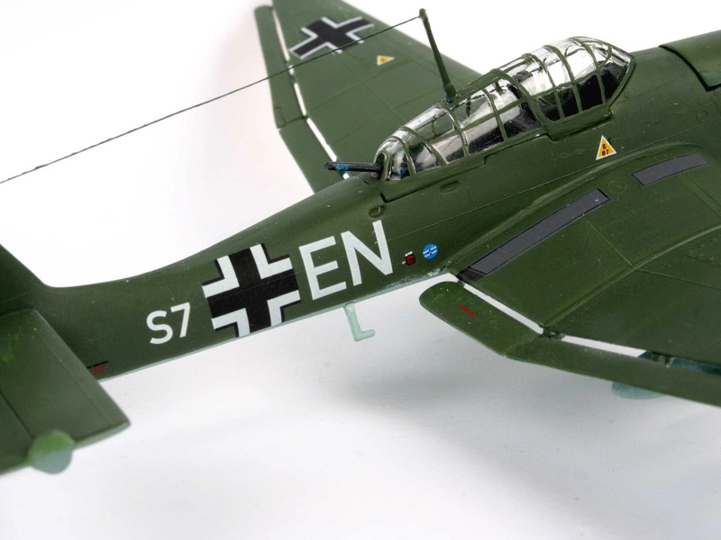Revell Junkers Ju87 G/D Tank Buster (1:72) (štartovacia súprava)