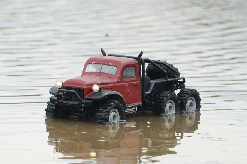 Atlas 6x6 1:18 RTR – červený