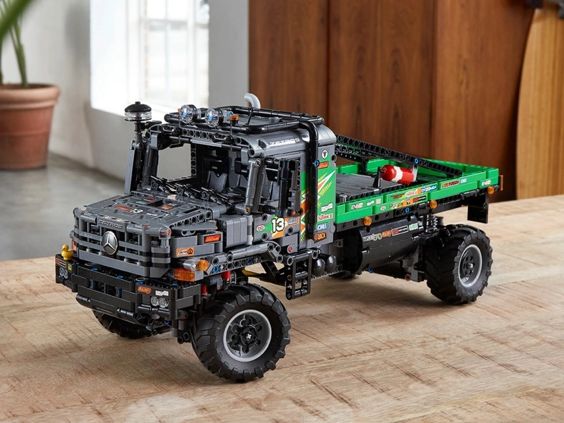 LEGO Technic – truck trialové vozidlo Mercedes-Benz Zetros 4x4