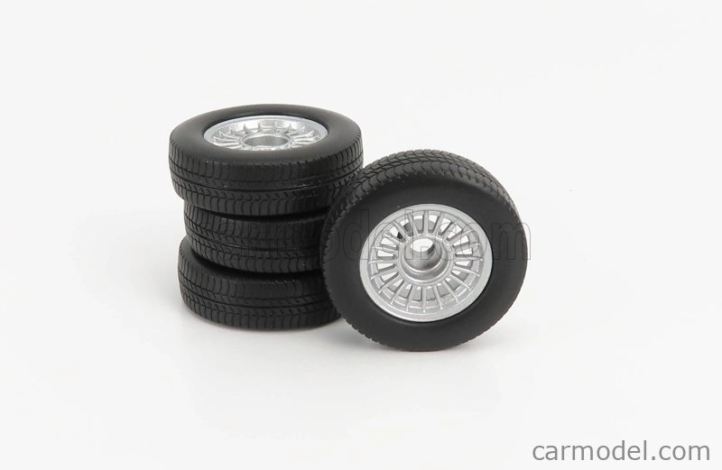 Sada príslušenstva 4x disky a pneumatiky pre sériu 3 323i (e21) 1975 1:18 Black Silver