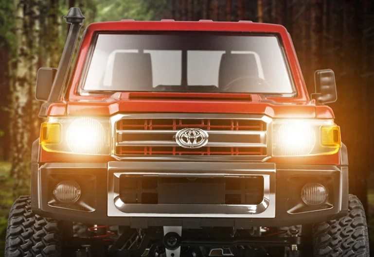 RC auto Land Cruiser Toyota, červená + náhradní baterie