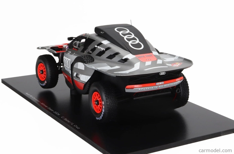 Spark-model Audi Rs Q E-tron E2 Team Audi Sport N 204 Winner Rally Dakar 2024 Carlos Sainz - Lucas Cruz 1:18 Šedá Stříbrná Černá