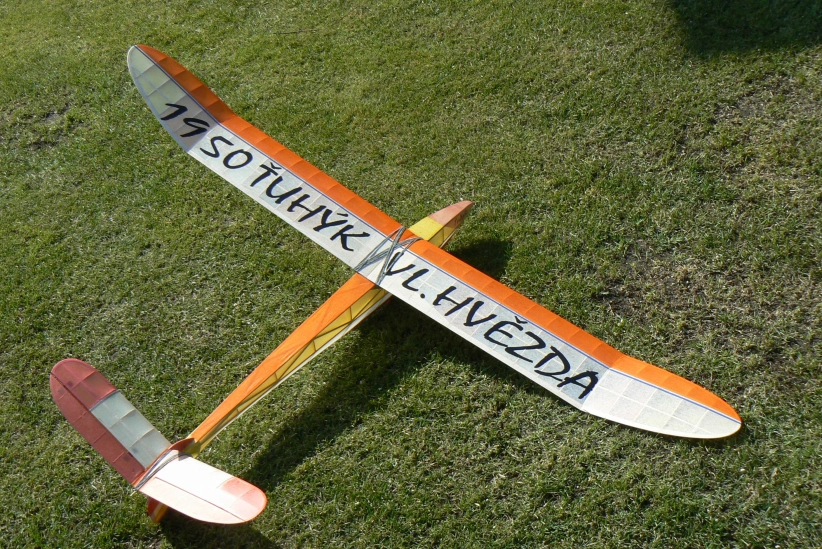 ŤUHÝK - historický větroň rozp. 1500 mm