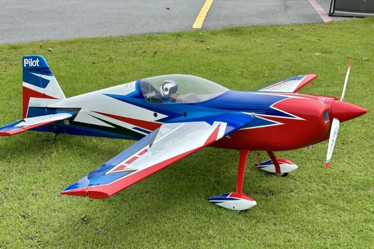 103" Raven (2,62m) 120cc Červená-Modrá