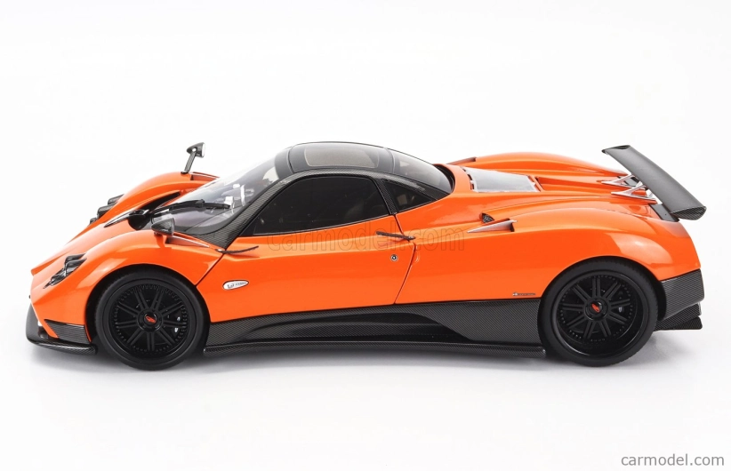 Takmer skutočný Pagani Zonda F 2005 1:18 Orange