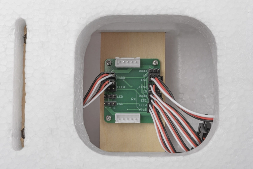 KAVAN Pilatus PC-6 Porter 1500 mm ARF – modrá