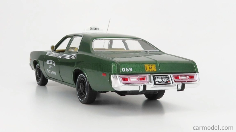 Greenlight Plymouth Fury Checker Taxi 1976 - Beverly Hills Cop 1:18 Green Met
