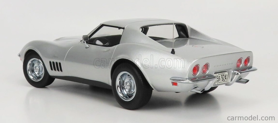 Norev Chevrolet Corvette Coupe 1969 1:18 Strieborný