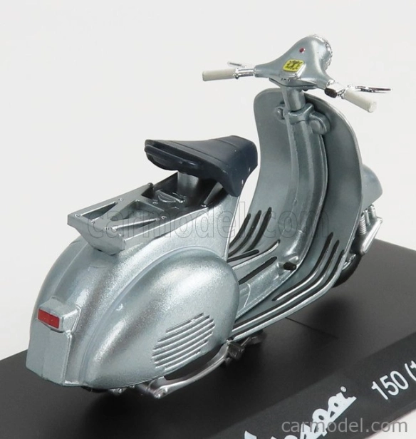 Edicola Piaggio Vespa 150 1957 1:18 strieborná