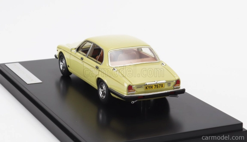 Matrix scale models Jaguar Xj6 Siii 4.2 1979 1:43 Portland Beige