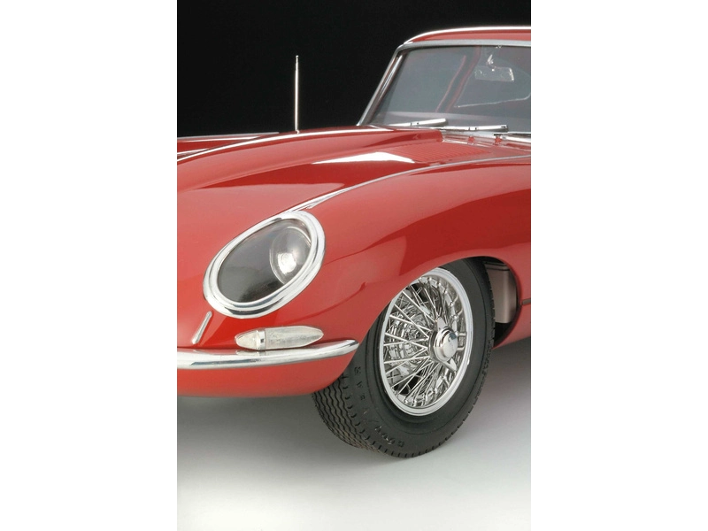 Revell Jaguar E-Type (1:8)