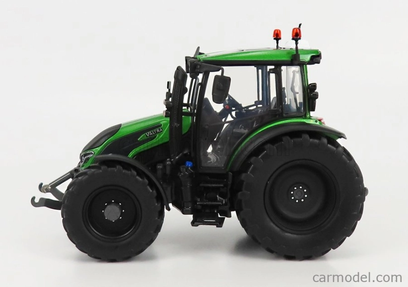 Universal hobbies Valtra G135 Traktor 2017 1:32 Zelená s čiernou