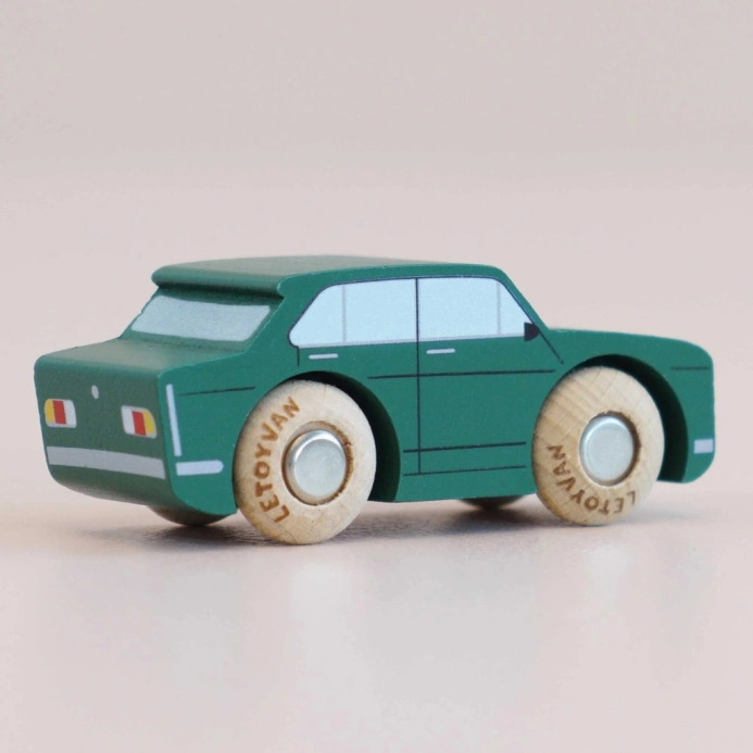Le Toy Van Drevené autíčko Tommy