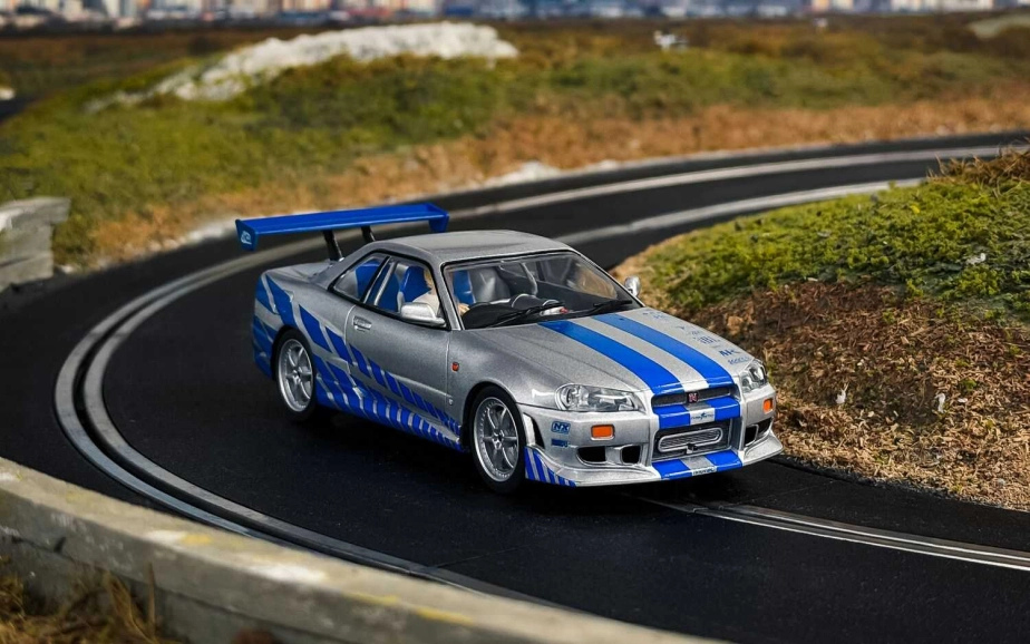 Autíčko Film & TV SCALEXTRIC C4674 - Nissan R34 Skyline - 2Fast 2Furious (1:32)
