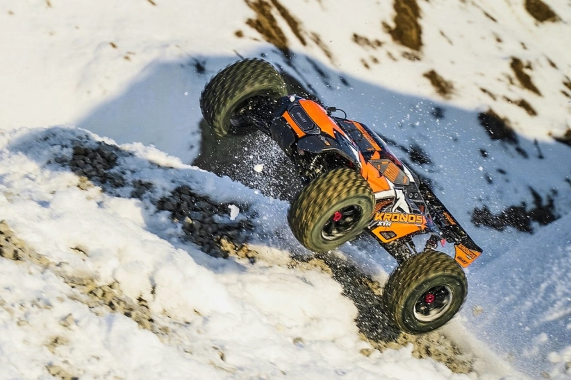 KRONOS XTR 6S 2022 - 1/8 Monster Truck 4WD bez elektroniky - TUNING verze
