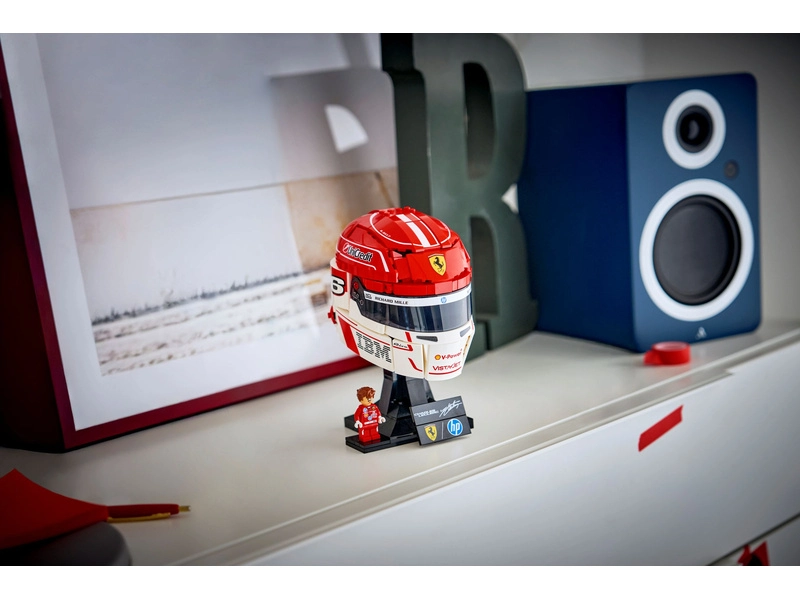 LEGO Editions - Prilba Charlesa Leclerca zo Scuderia Ferrari HP