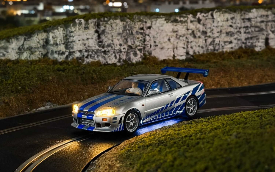 Autíčko Film & TV SCALEXTRIC C4674 - Nissan R34 Skyline - 2Fast 2Furious (1:32)