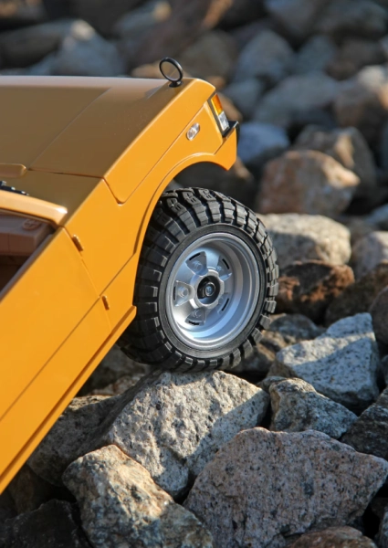 RC auto Range Rover 1970, žlutá