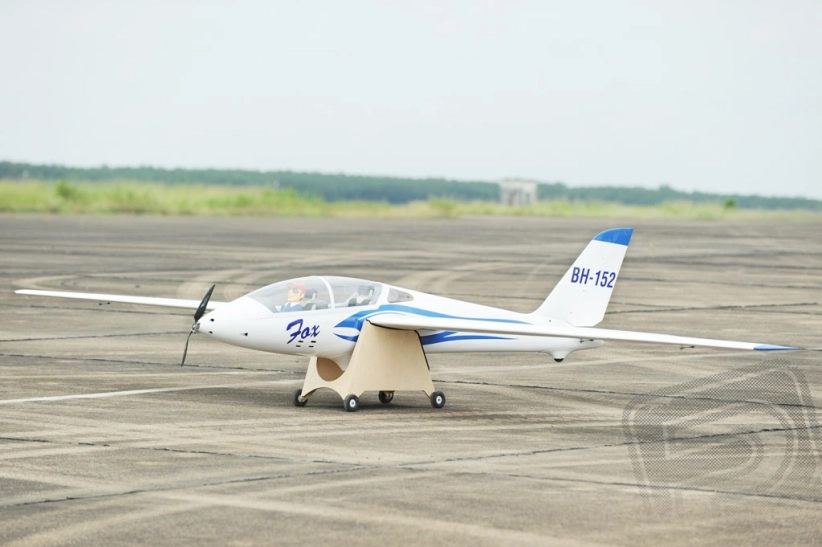 BH152 FOX vetroň 6000mm ARF