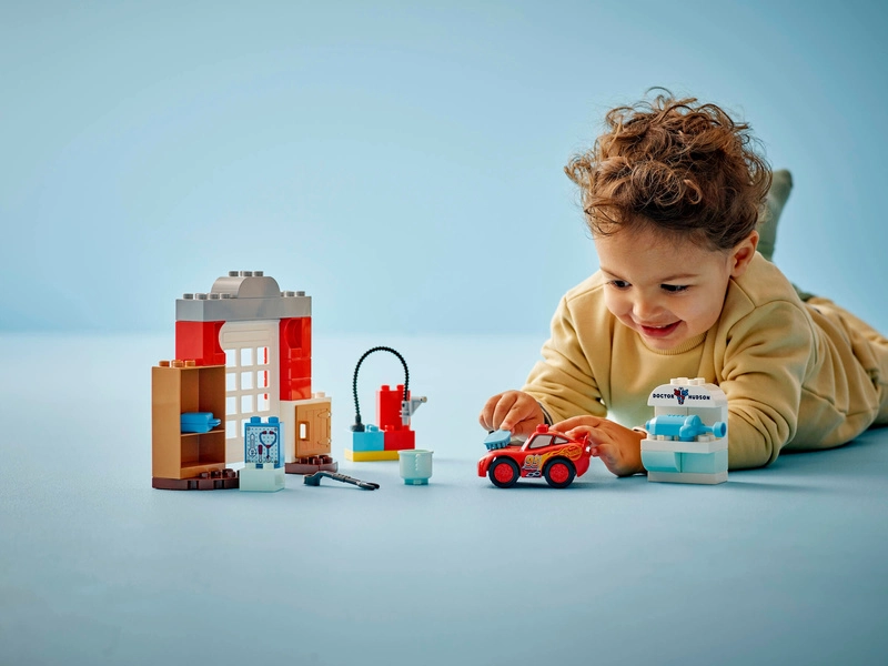 LEGO DUPLO - McQueen a návštěva v garáži doktora Hudsona