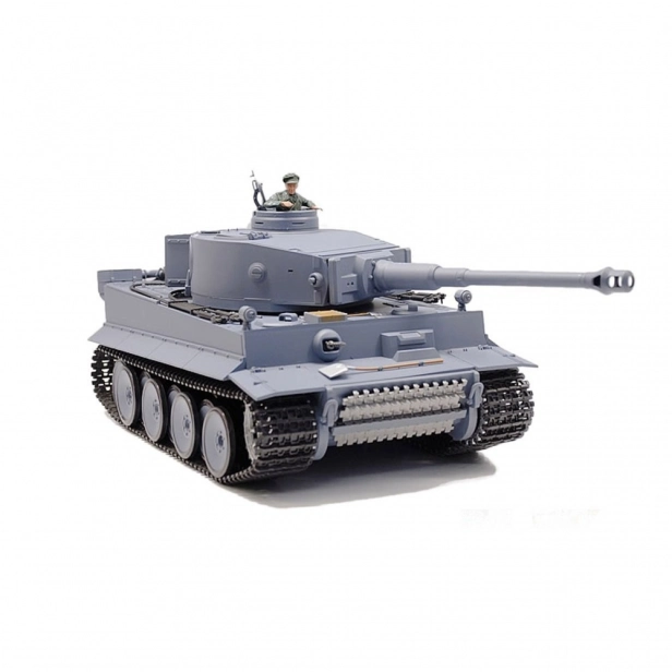 RC tank v dřevěném kufru Tiger I