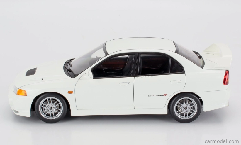 Motorhelix Mitsubishi Lancer Evo Iv s motorom a príslušenstvom 1999 1:18 Scotia White