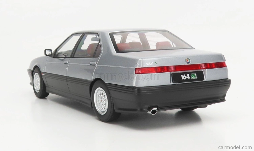Triple9 Alfa romeo 164 Q4 1994 - Tmavočervený interiér 1:18 Strieborná šedá