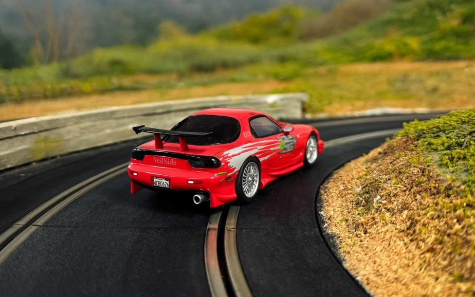 Autíčko Film & TV SCALEXTRIC C4592 - The Fast And The Furious - Mazda RX7 - Dom Turetto (1:32)