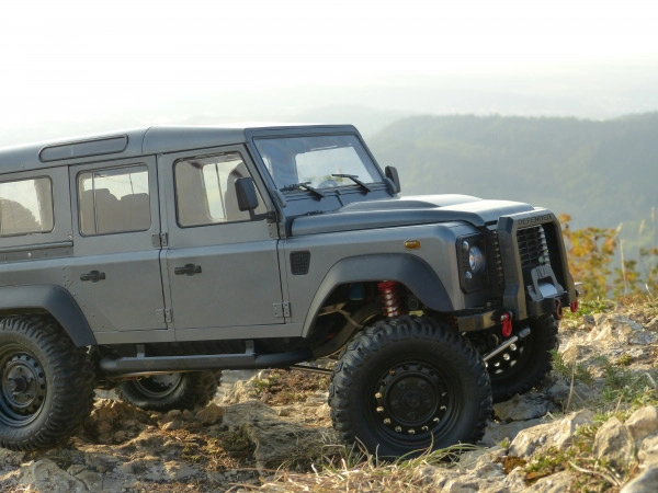 RC auto Land Rover Defender D110 Wagon 1:8, RTR