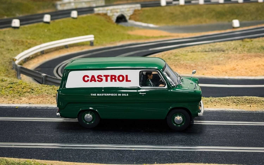 Autíčko Street SCALEXTRIC C4648 - Ford Transit MK1 - Castrol (1:32)