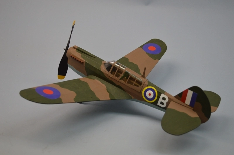 P-40 Kittyhawk 457 mm laser. vyřezávaný