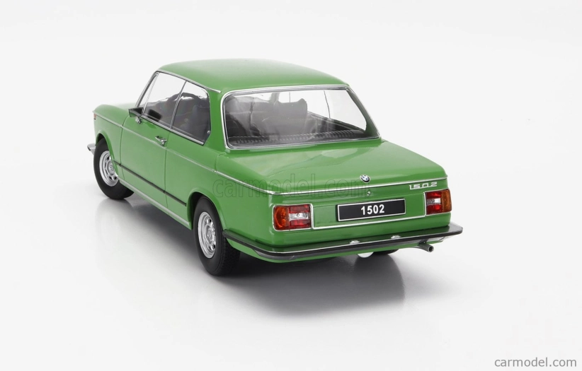 BMW 1502 radu 2 1974 v mierke 1:18 zelená