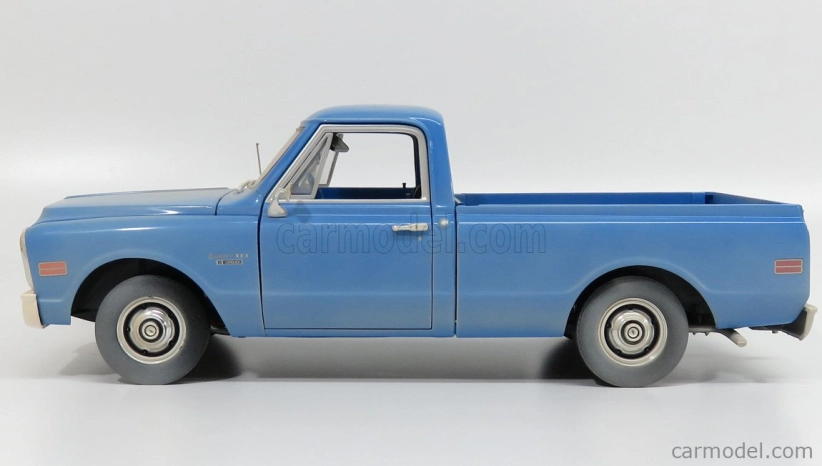 Highway61 Chevrolet C-10 Custom Pick-up 1970 - Texaský masaker motorovou pílou 1:18 Svetlomodrá