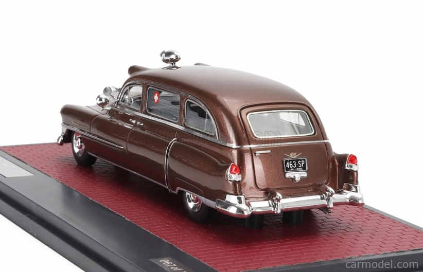 Modely v mierke Matrix Cadillac Superior Ambulance 1951 1:43 Brown Met