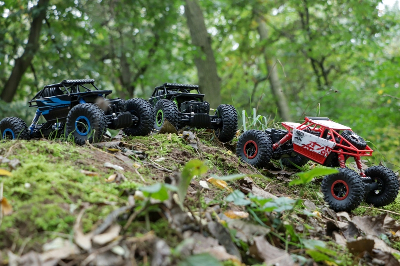 RC auto Conqueror 1:18, modrá + náhradná batéria