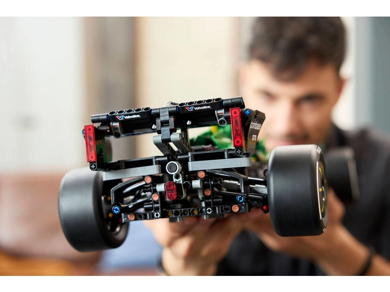 LEGO Technic - Auto Aston Martin Aramco AMR25 F1®