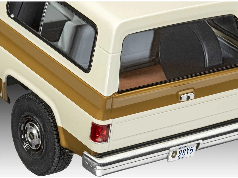 Revell Chevrolet K5 Blazer 1985 (súprava) (1:25)