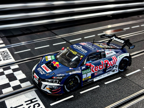 Carrera D124 - 23982 Audi R8 LMS GT3