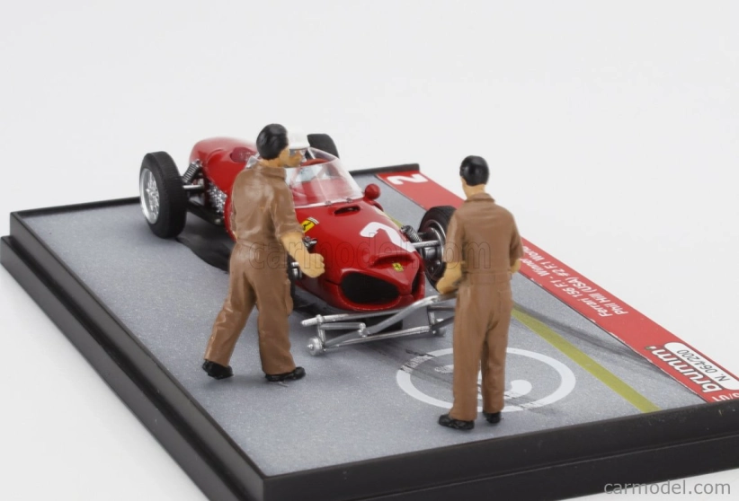Brumm prom Ferrari F1 Diorama 156 N 2 Víťaz majstrovstiev sveta Taliansko Monza Gp s figúrkami 1961 Phil Hill 1:43 Červená
