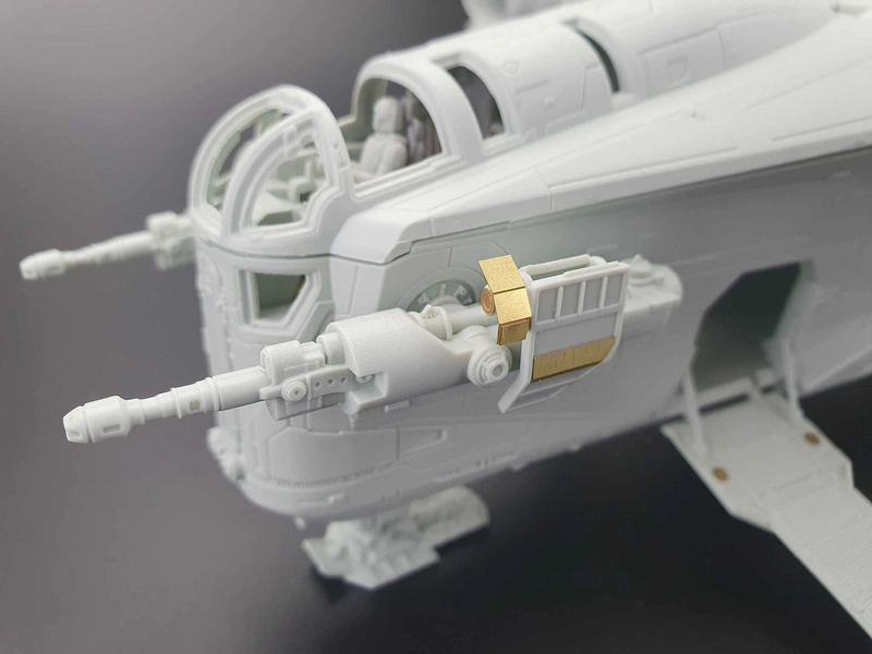 Revell SW – The Mandalorian: Razor Crest Platinum Edition (1:72) (darčeková súprava)
