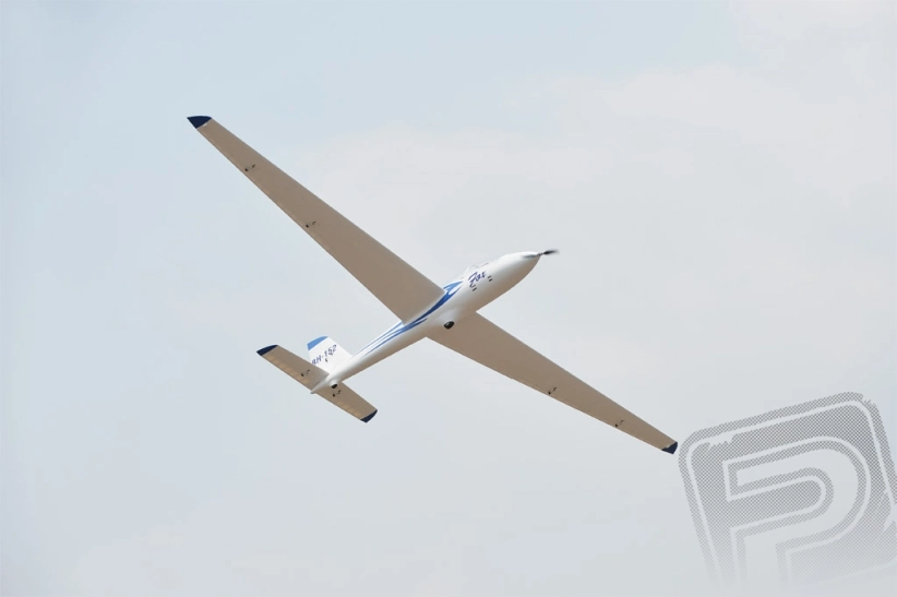 BH152 FOX vetroň 6000mm ARF