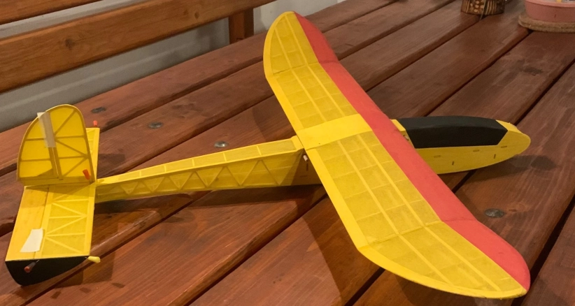 Lietadlo Banana 900 RC elektro