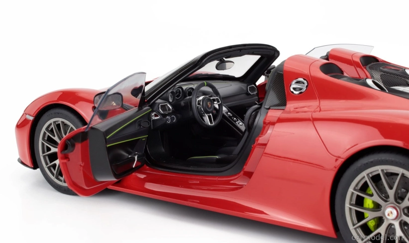 Autoart Porsche 918 Spyder Weissach Package 2013 1:12 červená