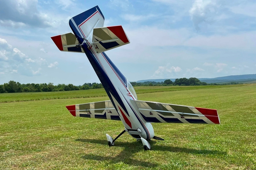104" Extra 260 - Modrá/Bílá 2,64m