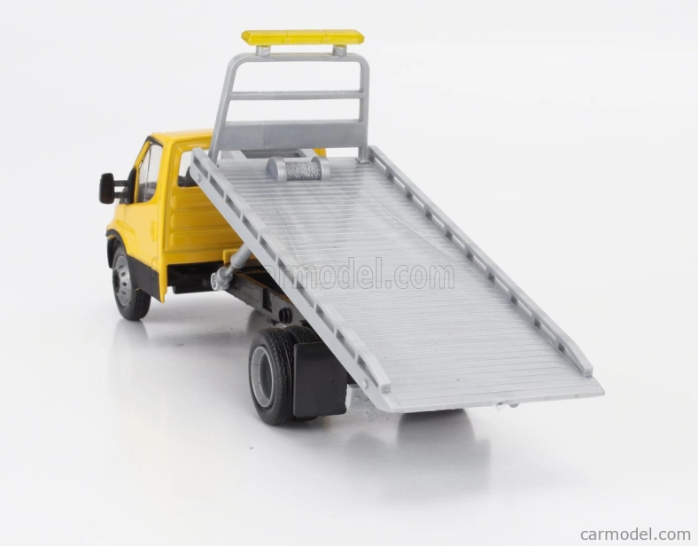 Newray Iveco fiat Daily Roll-off Pianale 2023 With Accessories + New Holland B110c Ruspa Gommata - Scraper Tractor 1:36 Žlutá Černá